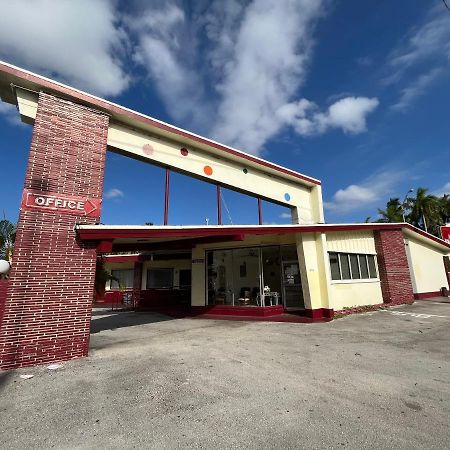 Palacio Inn Motel Miami Springs Exterior photo