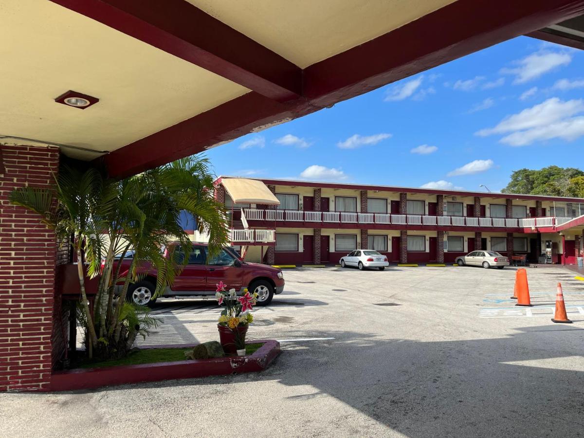 Palacio Inn Motel Miami Springs Exterior photo